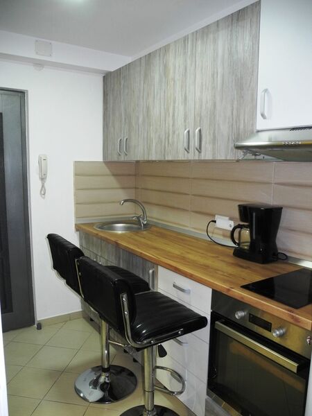 Berceni, Nesti, semistradal, 10 min. metrou, bloc reabilitat.